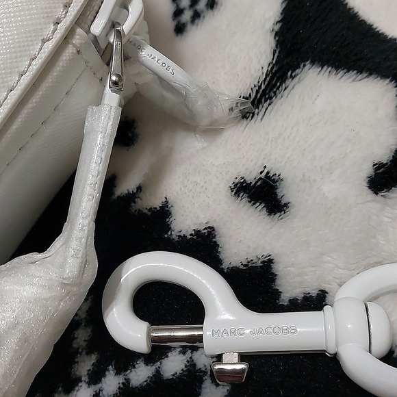 New❄️ALL WHITE🤍MARC JACOBS SNAPSHOT WINTER BAG MINIMALIST blogger camera bag - Picture 5 of 17